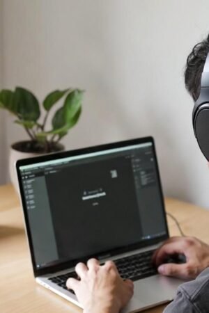 Mindful tech gadgets improving focus and supporting balanced screen time for better mental health